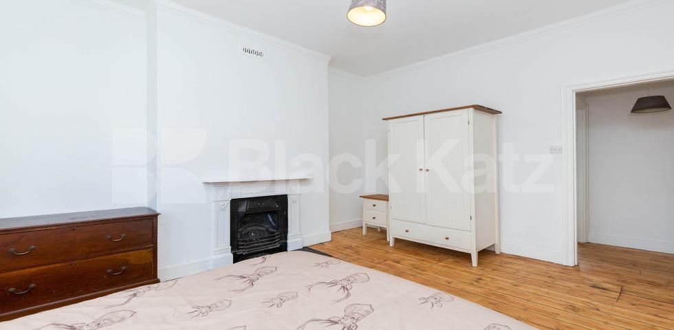 			TWO DOUBLE PLUS STUDY!, 2 Bedroom, 1 bath, 1 reception Flat			 Barratt Avenue, Alexandra Palace